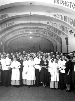 Бал в Первом Русском кадетском корпусе в день корпусного праздника. 1938 г.
